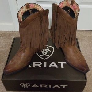 Brand new Ariat Gold rush fringed boots